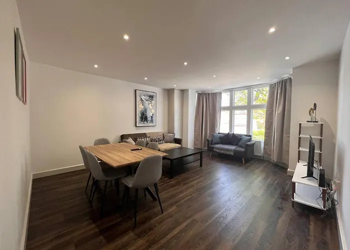 Star London Finchley Road 2-Bed Residence